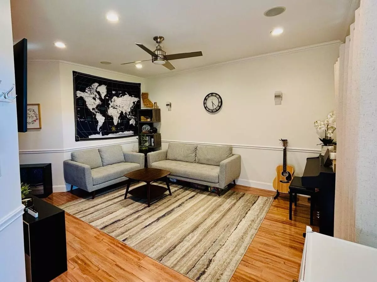 Modern 2br/2ba Condo In Newark – Prime Location & Upgraded Features!
