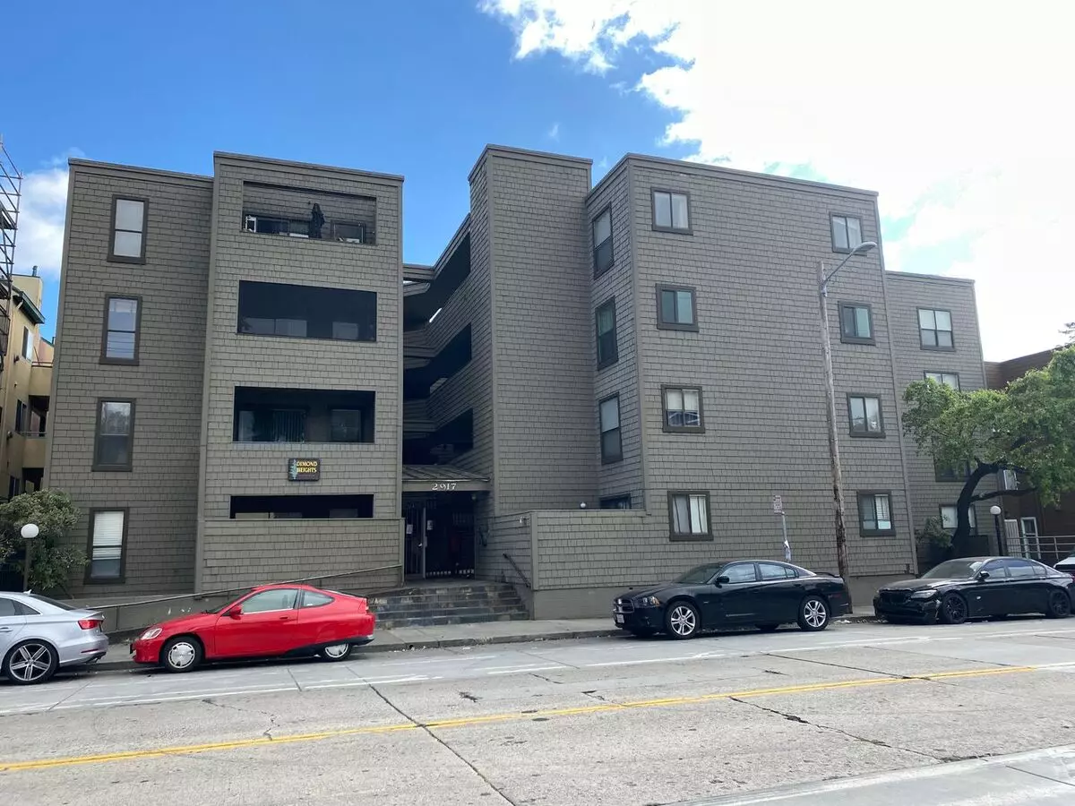 Updated 1 Bedroom 1.5 Baths Condo-