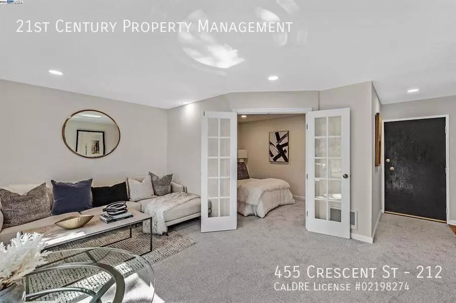 455 Crescent Street