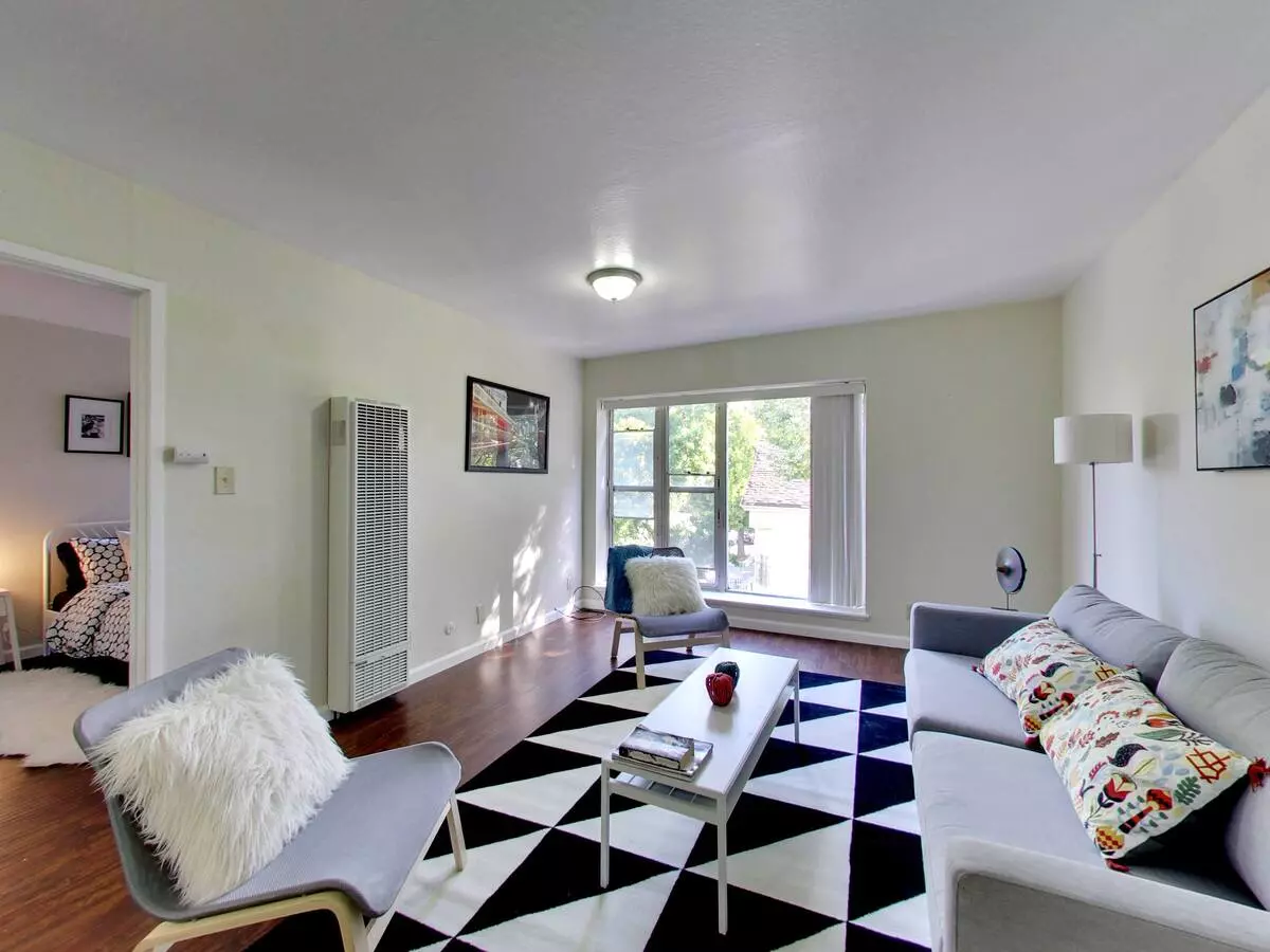 800-818 E 20th Street