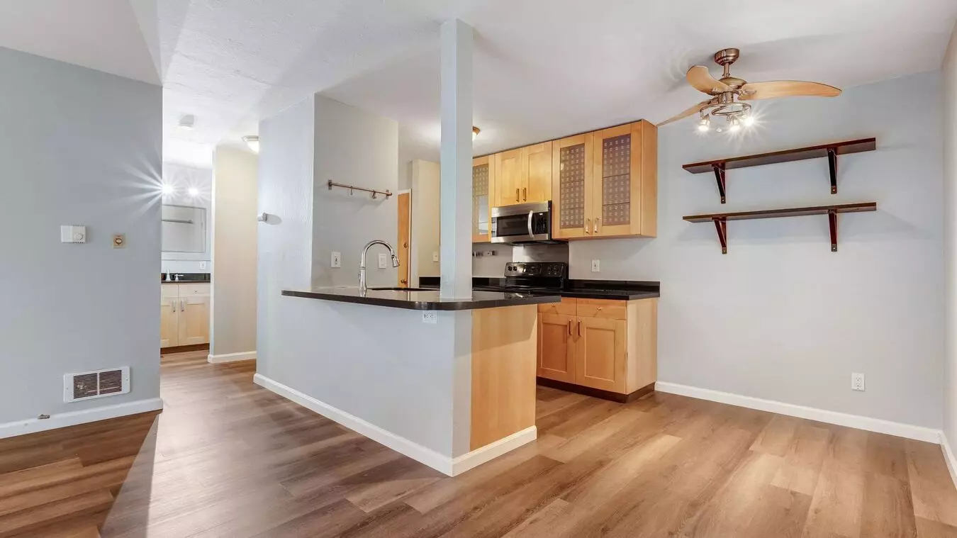 Beautiful Remodeled Adams Point Condo