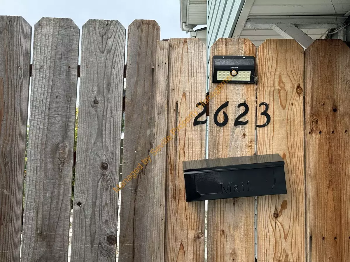 CHARMING 2 BEDROOM /1 BATHROOM HOME W/LOTS OF CHARACTER