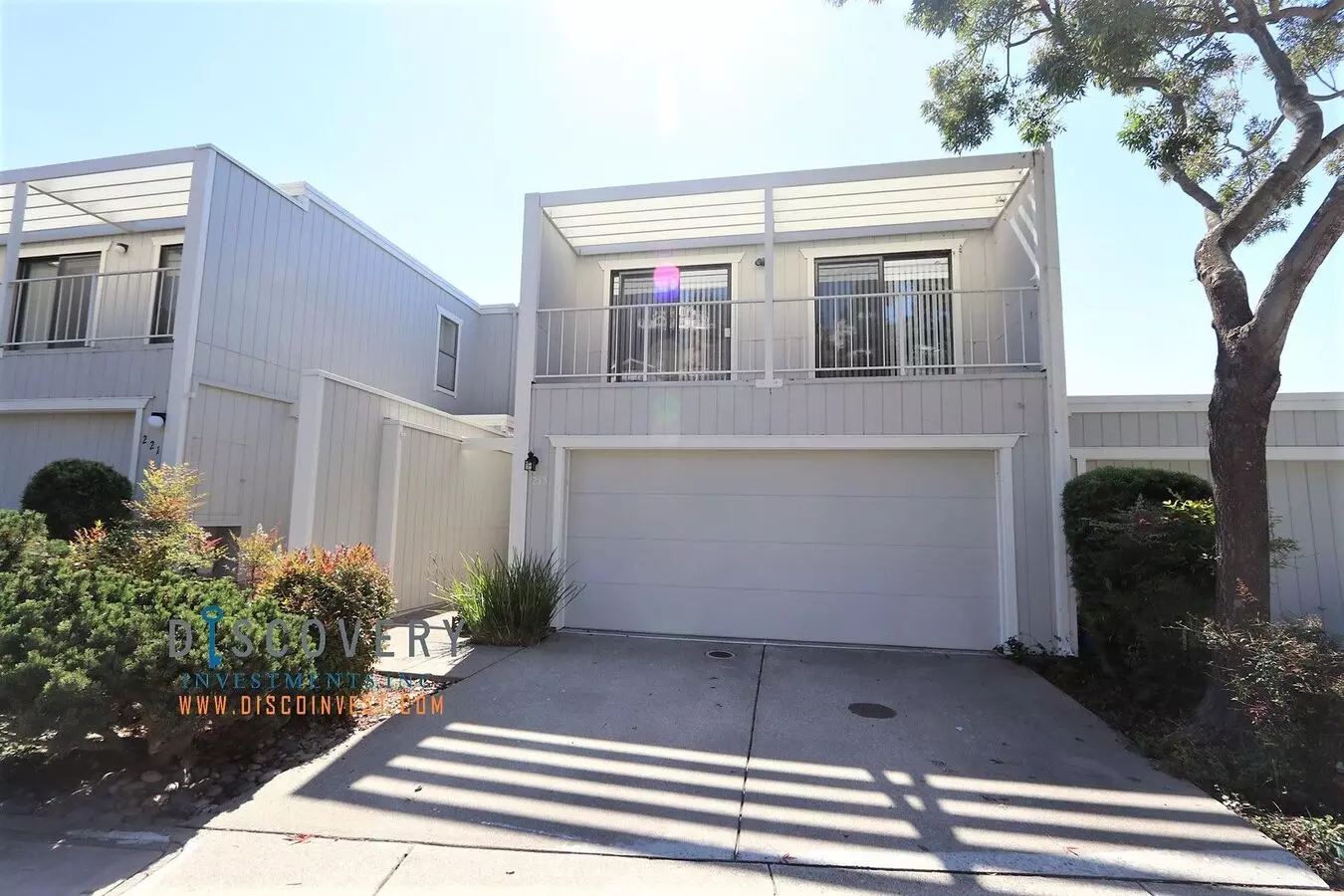 Crestmont Spacious Two Bedroom Townhome