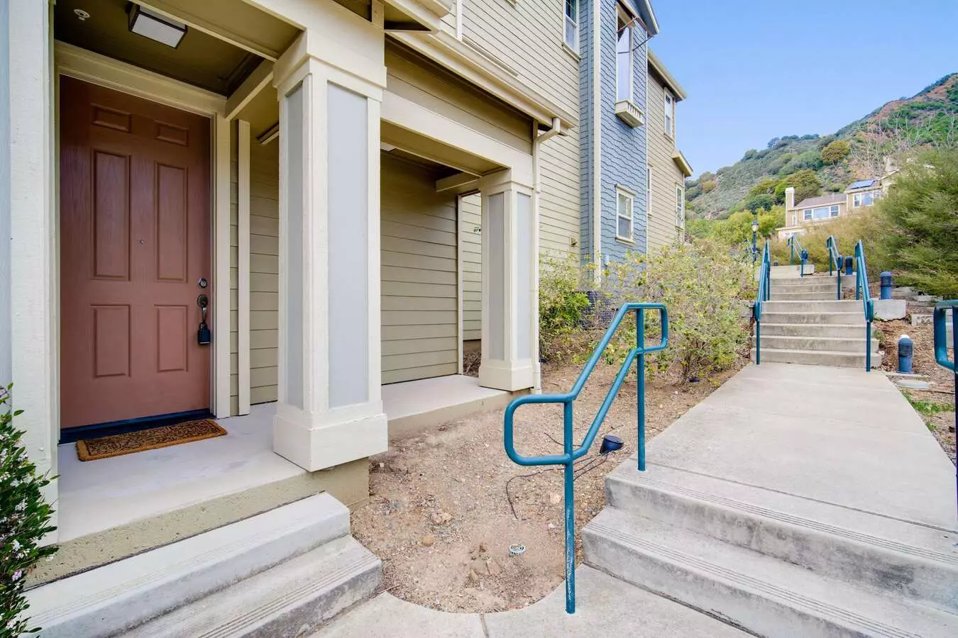 Great Oakland Hills Townhome With Amenities