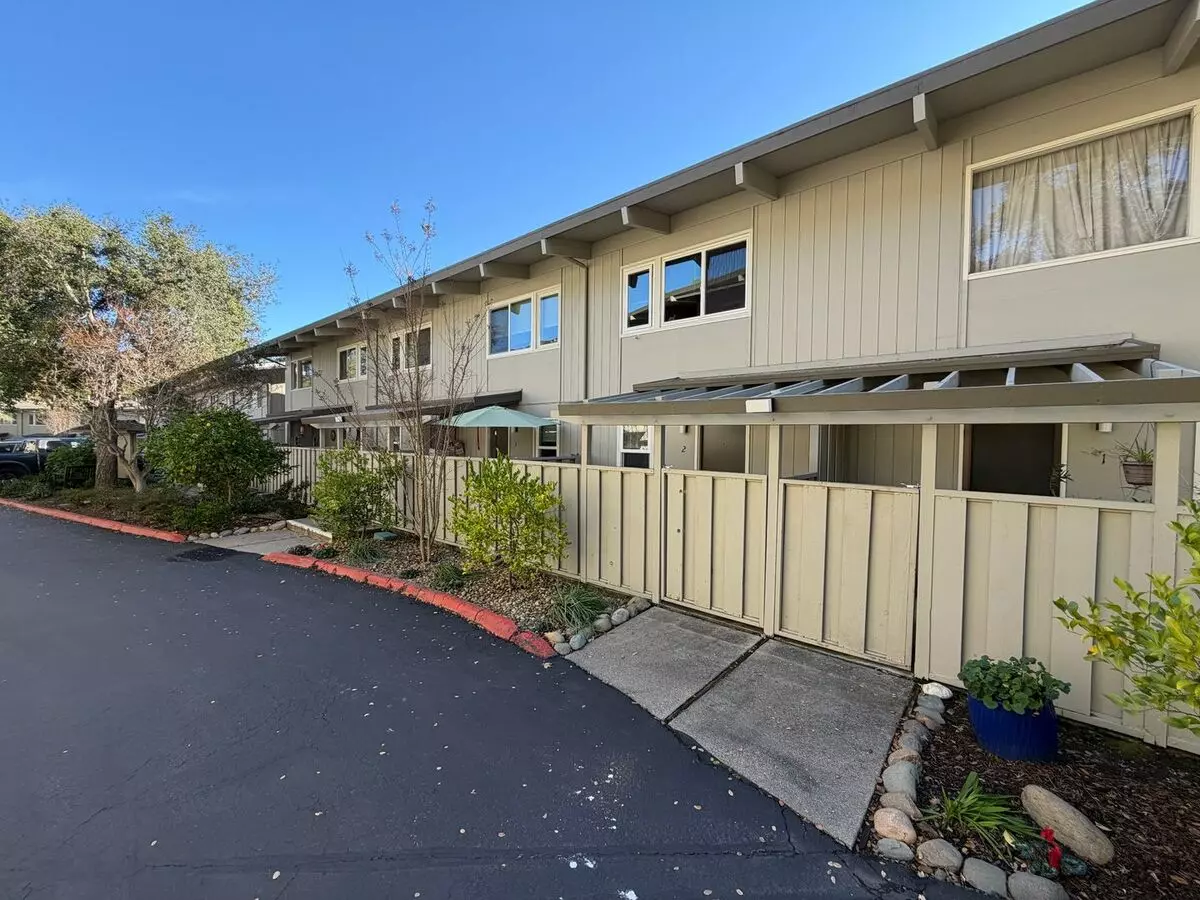 73 Brookwood Rd Orinda, CA 94563