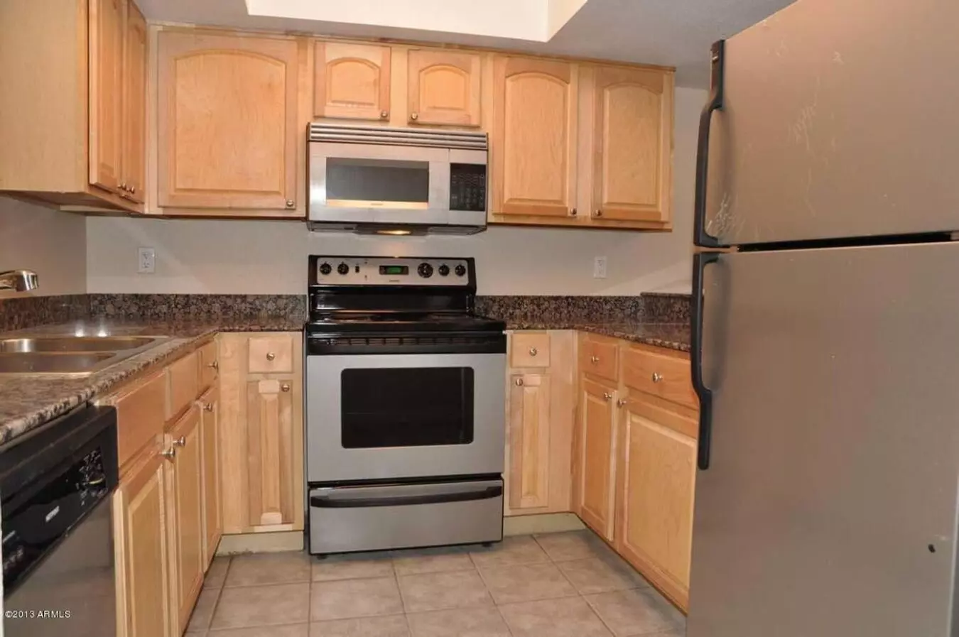 Charming 2 Bed 2 Bath Gated Condo Near Bell Road And 35th Ave++pool++fitness