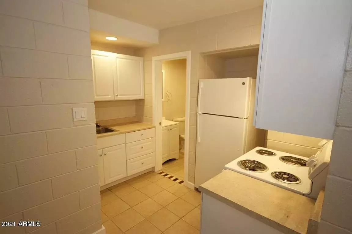 2444 E Danbury Rd
