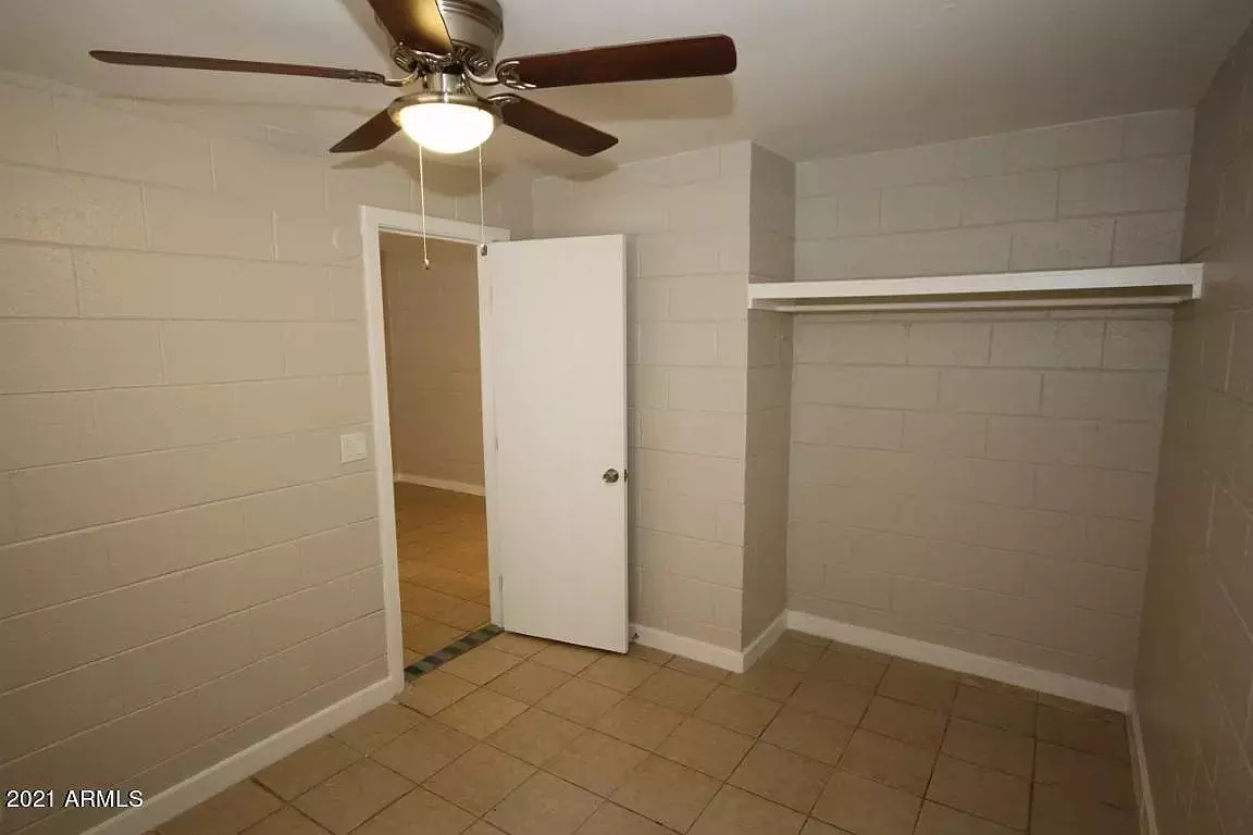 2444 E Danbury Rd