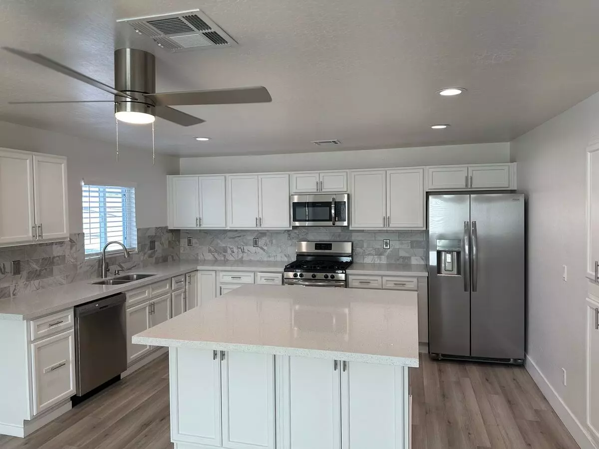 27th ST Apartments