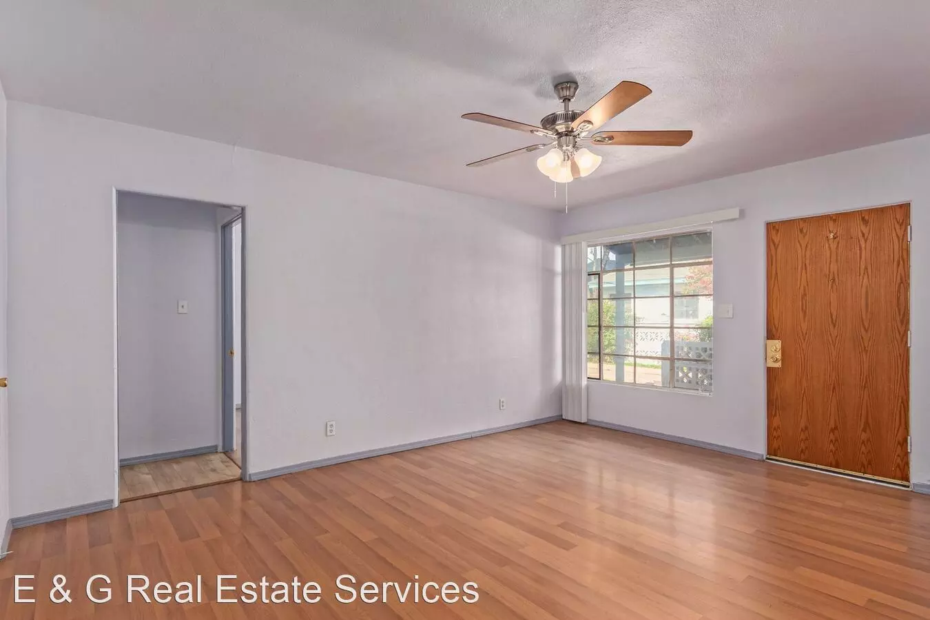 Charming 2 Bedroom 1 Bathroom Townhome Located In Central Phoenix!