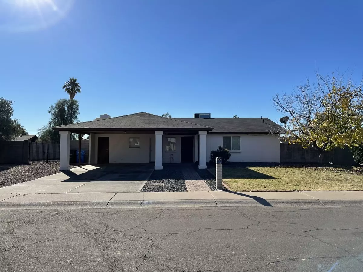 1009 W Michelle Dr