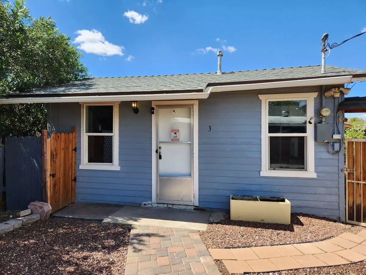 Standalone Studio With Private Yard!