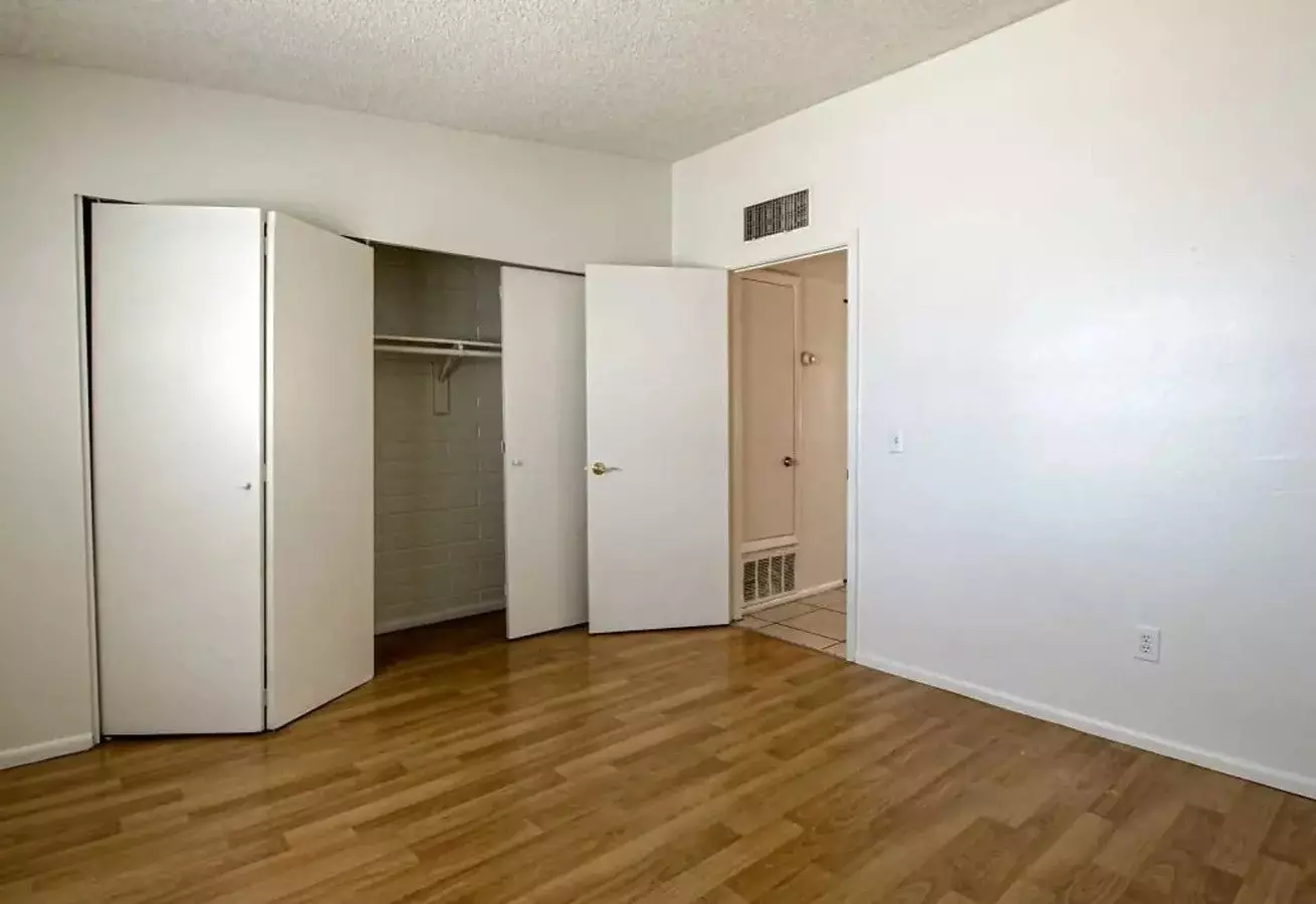Canyon Club Apartments