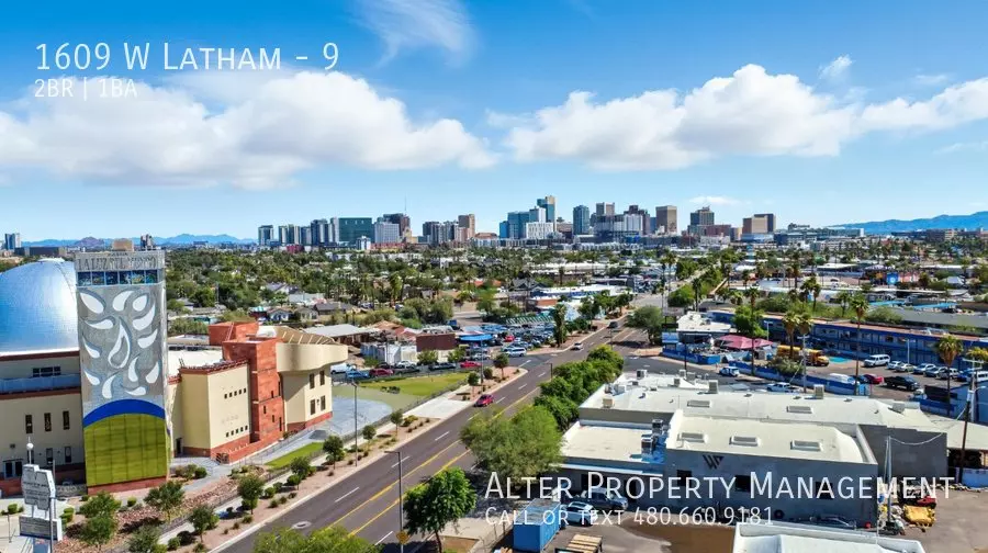 1609 W Latham