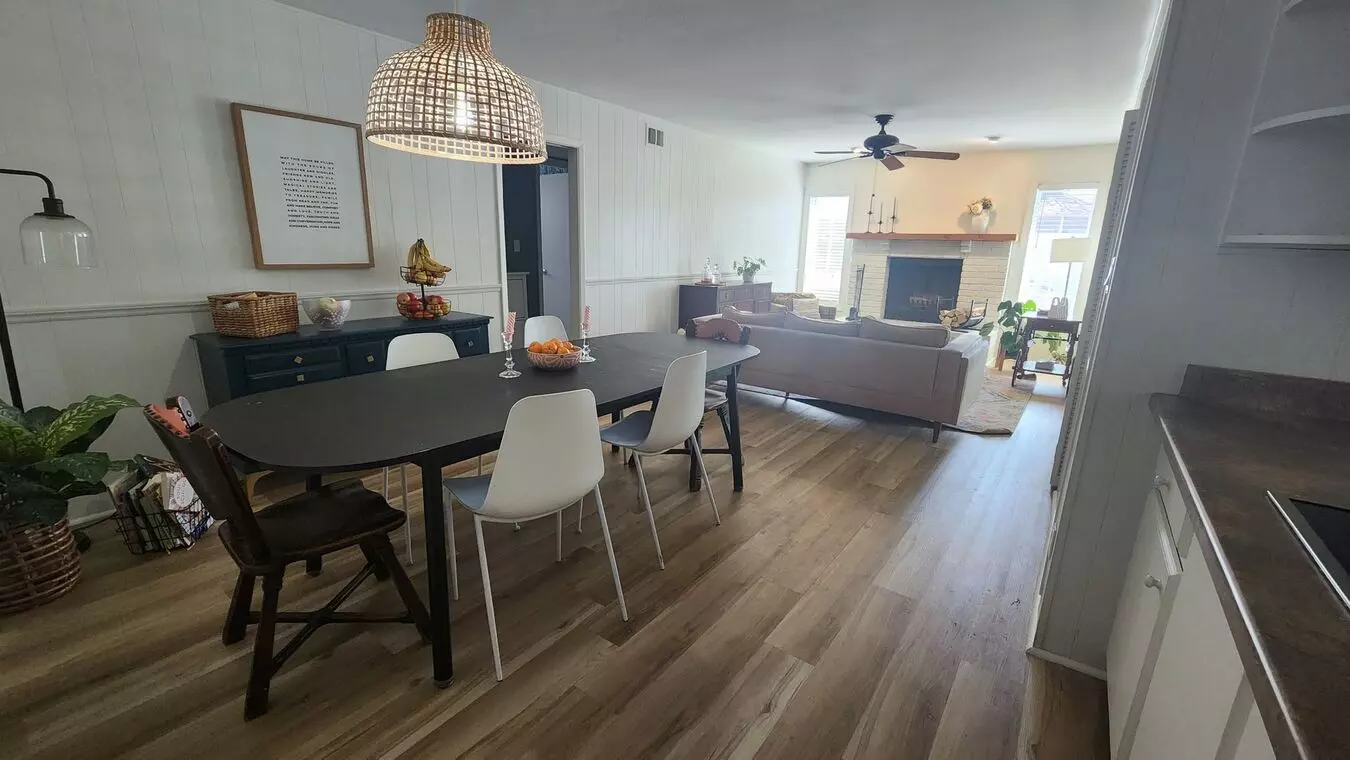 GORGEOUS 3Bed/2Bath Home w/Pool in NORTH GLEN SQUARE