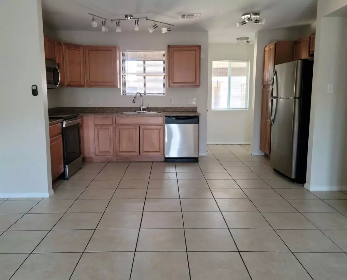 Cozy 2 Bed 2 Bath Town