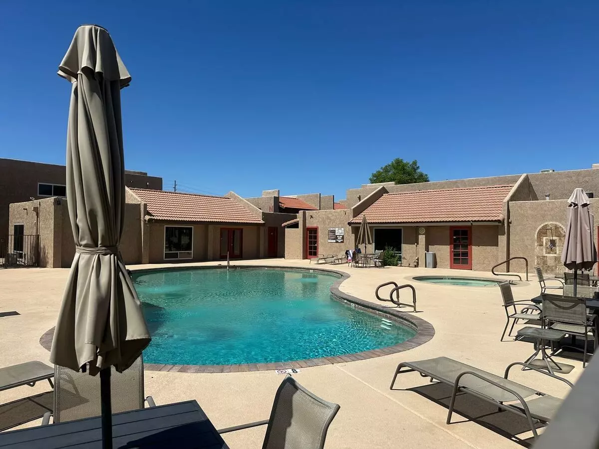Charming 2 Bed 1 bath Condo
