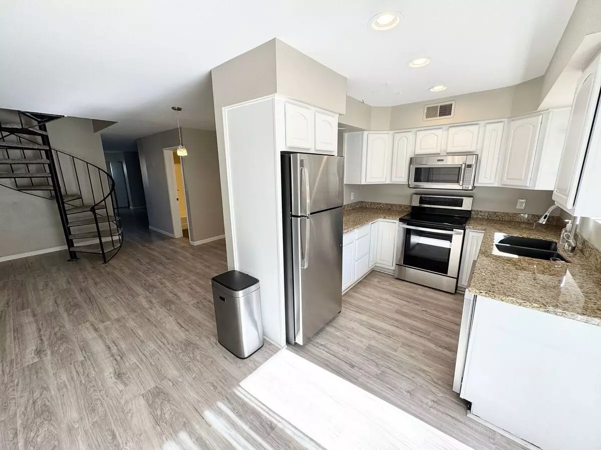 Stunning 2 Bedroom/2 Bath town
