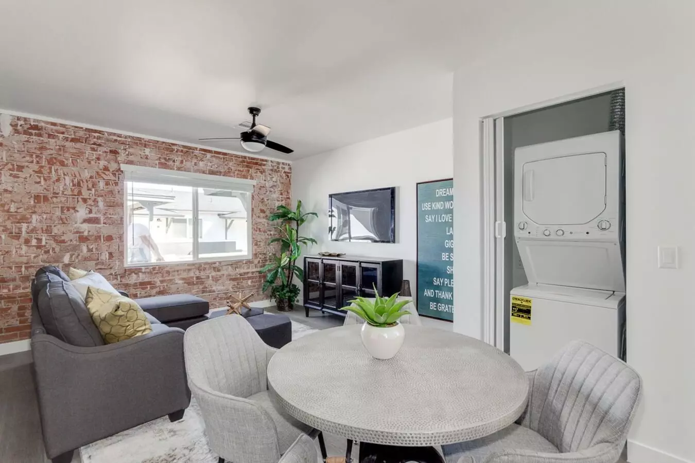 2512 East Thomas Road - 12