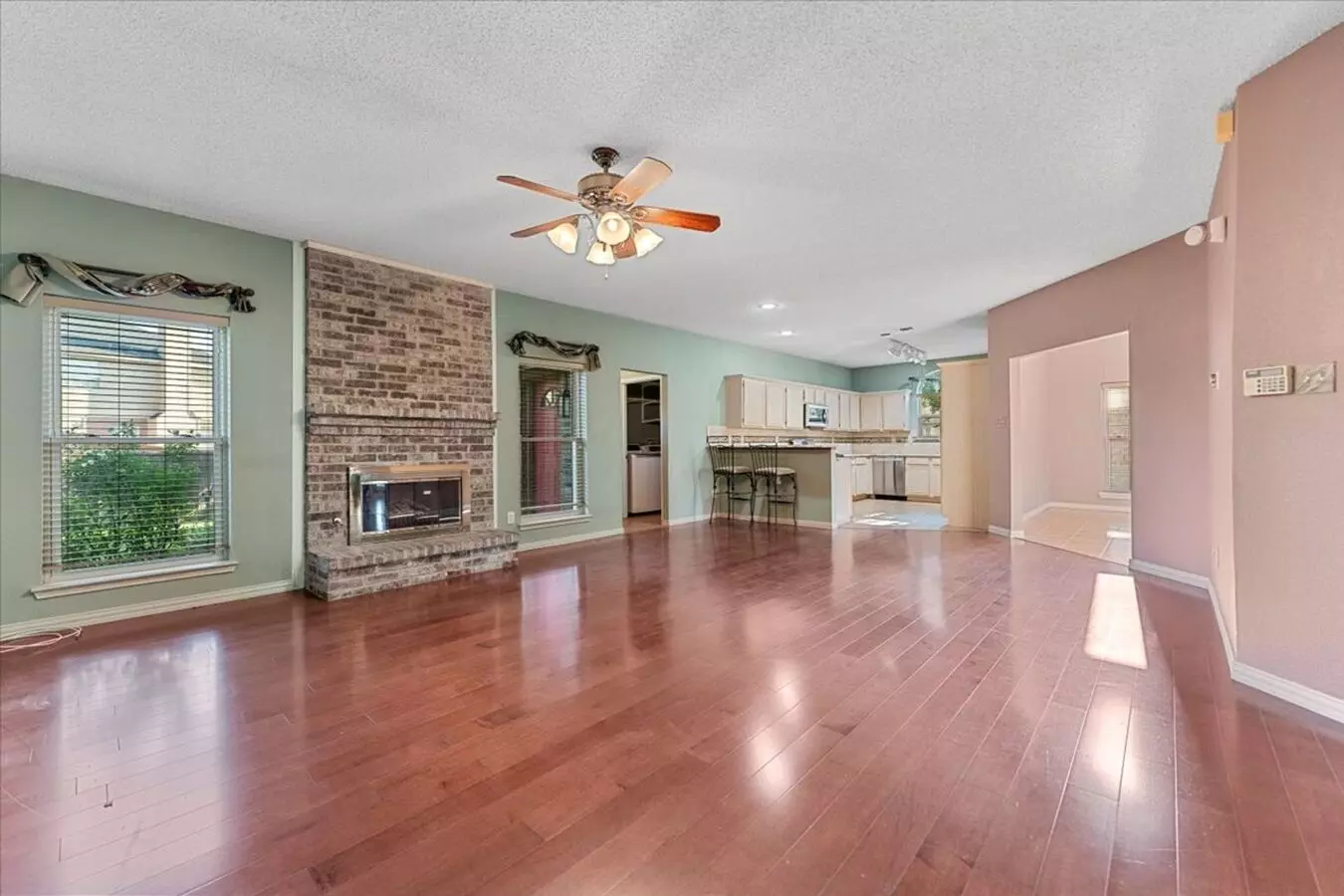 Move In Ready! 3-bed 3-bath 3099 Sqft 2-story Cul-de-sac Located In The Desirable Harvestwood Subdivision!!!