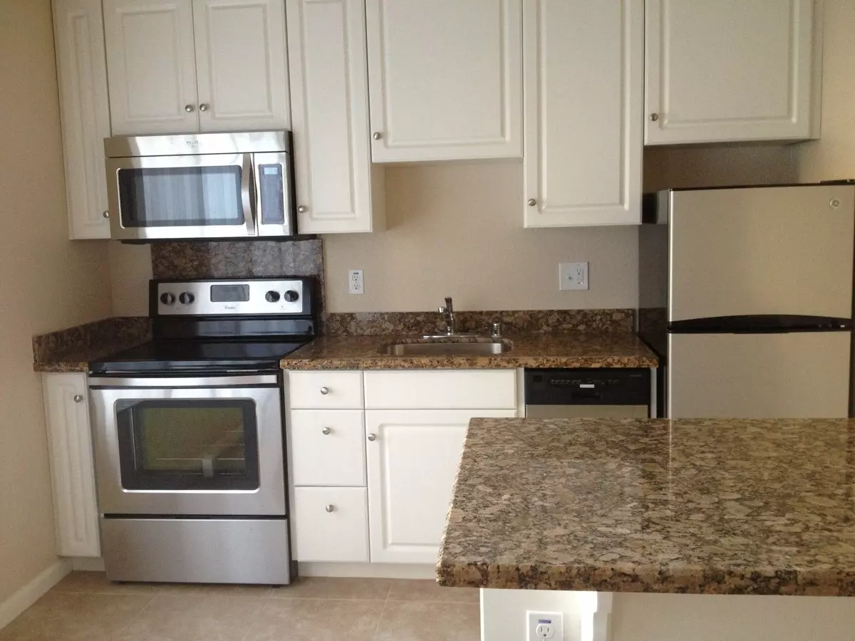 Garden-style complex in great Pleasant Hill