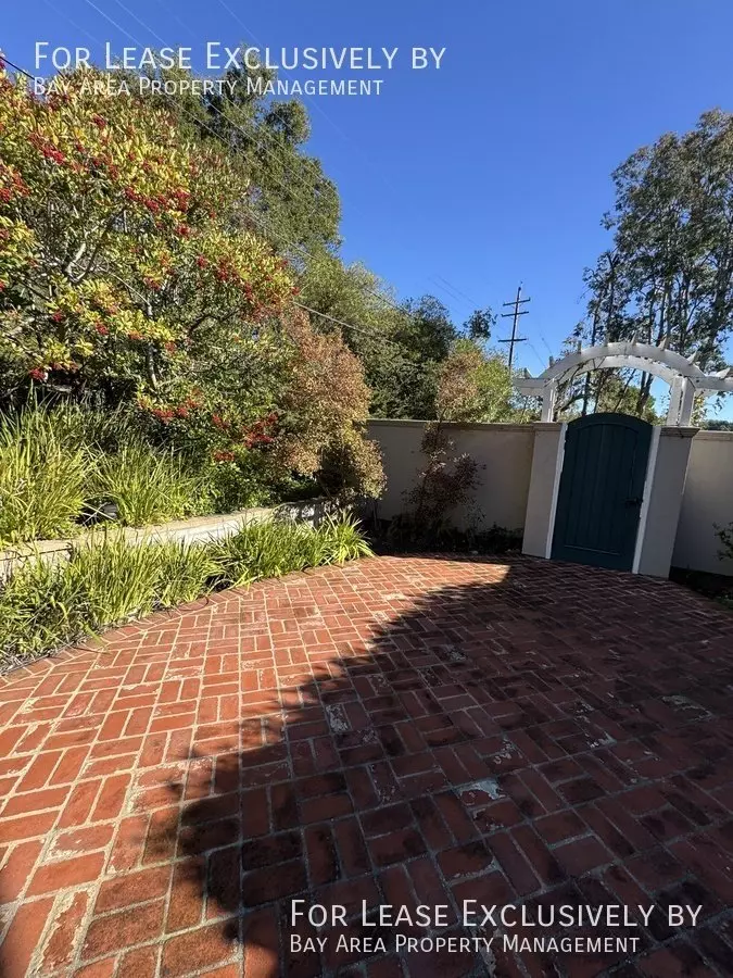 95 Golden Oak Drive
