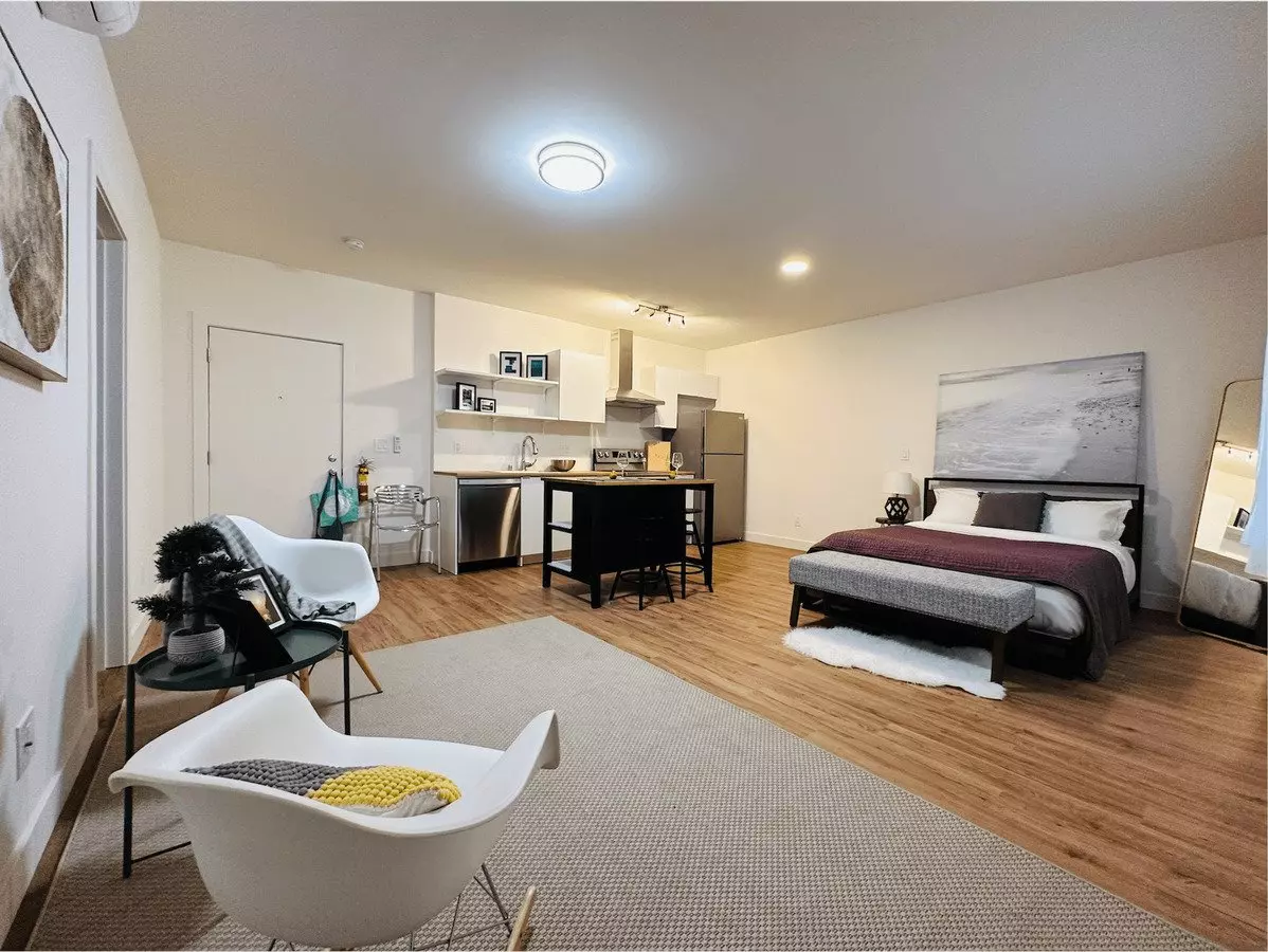 Redwood City: Unfurnished And Remodeled Studio W/ Laundry In Unit & Parking Included