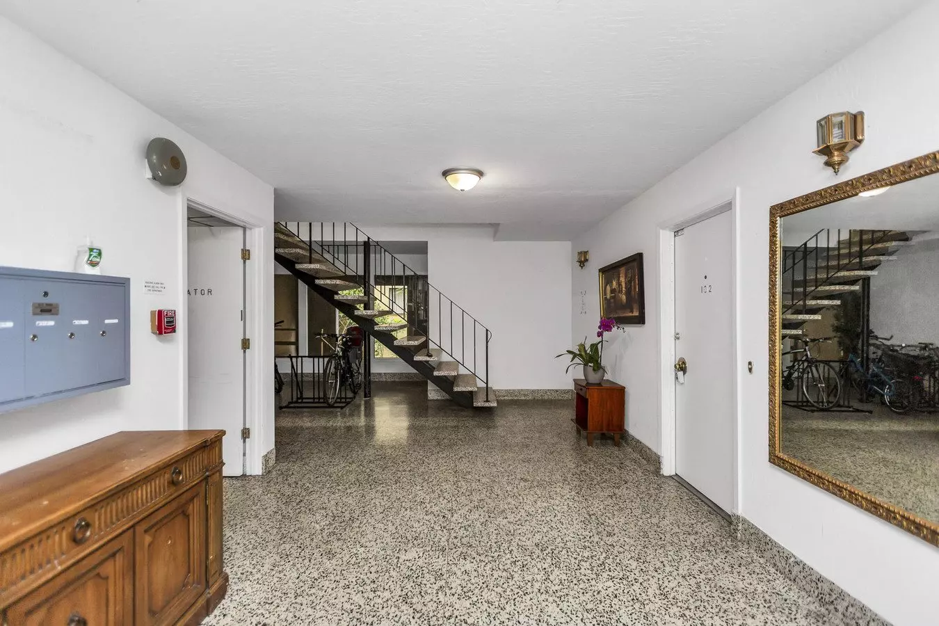 10 GLENDALE Apartments