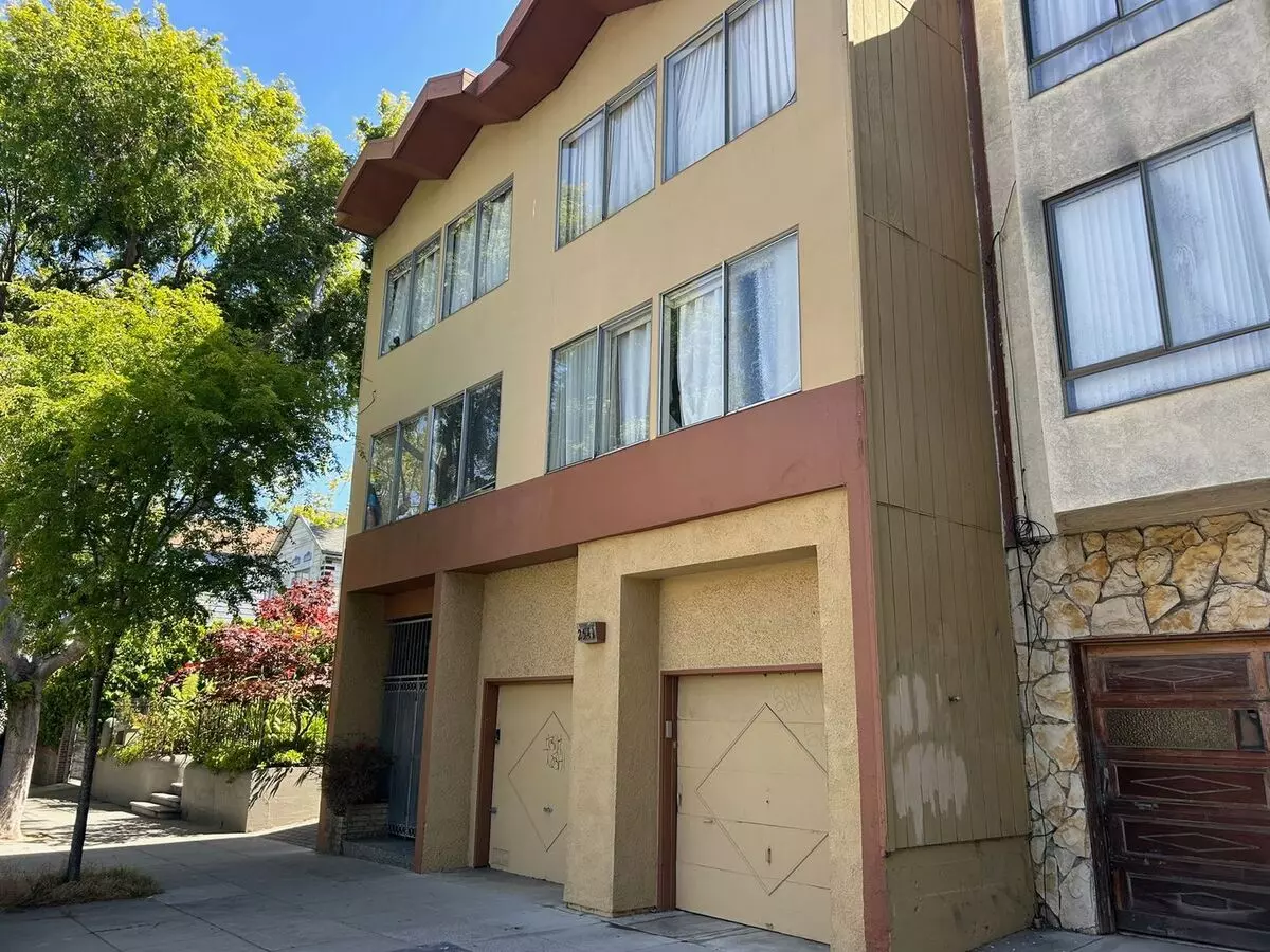 2541 Folsom St