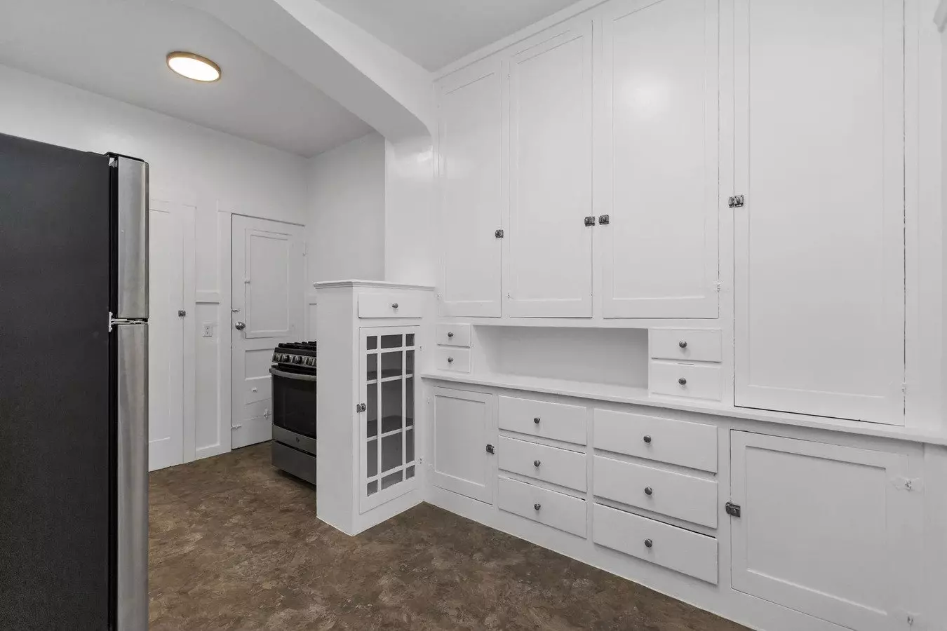 2945 Van Ness