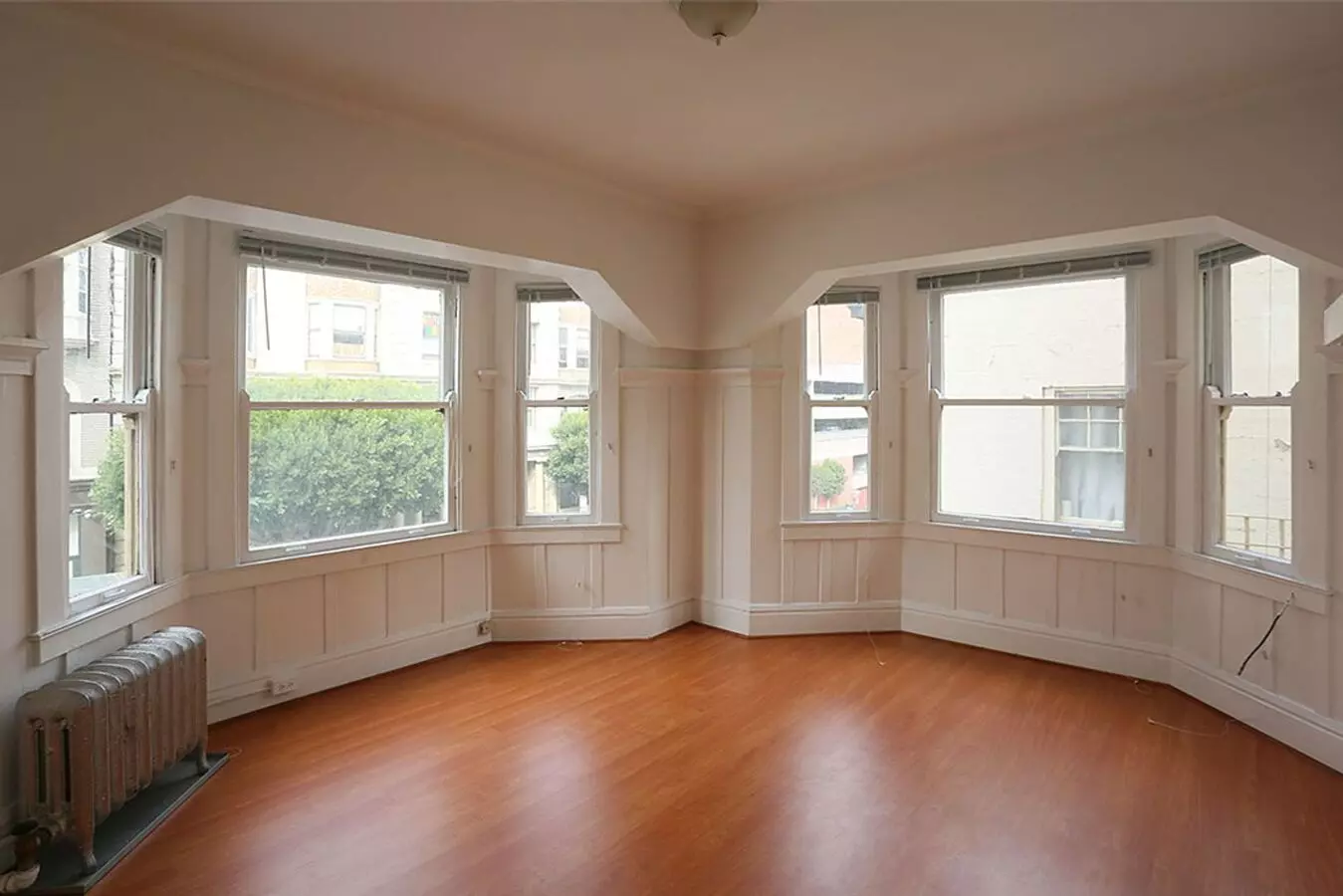 Open House: Sunday (12/21) 3:40pm-4:00pm. Bright, Second Floor Corner Jr. 1br/1ba Near Union Square, Shared Laundry, Elevator In Building (797 Bush #201)