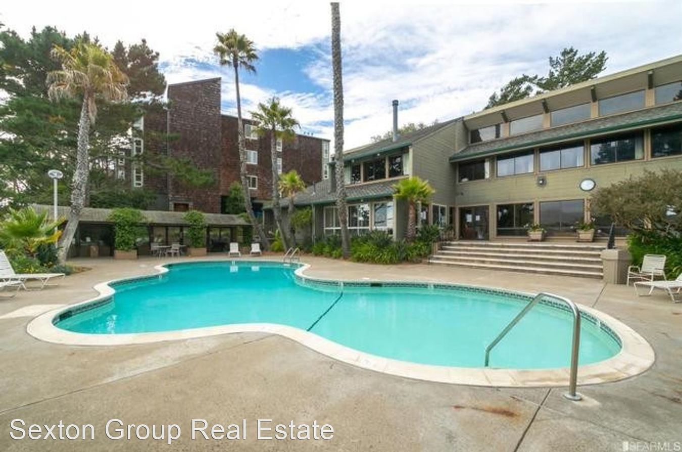 Executive Condo in Diamond Heights