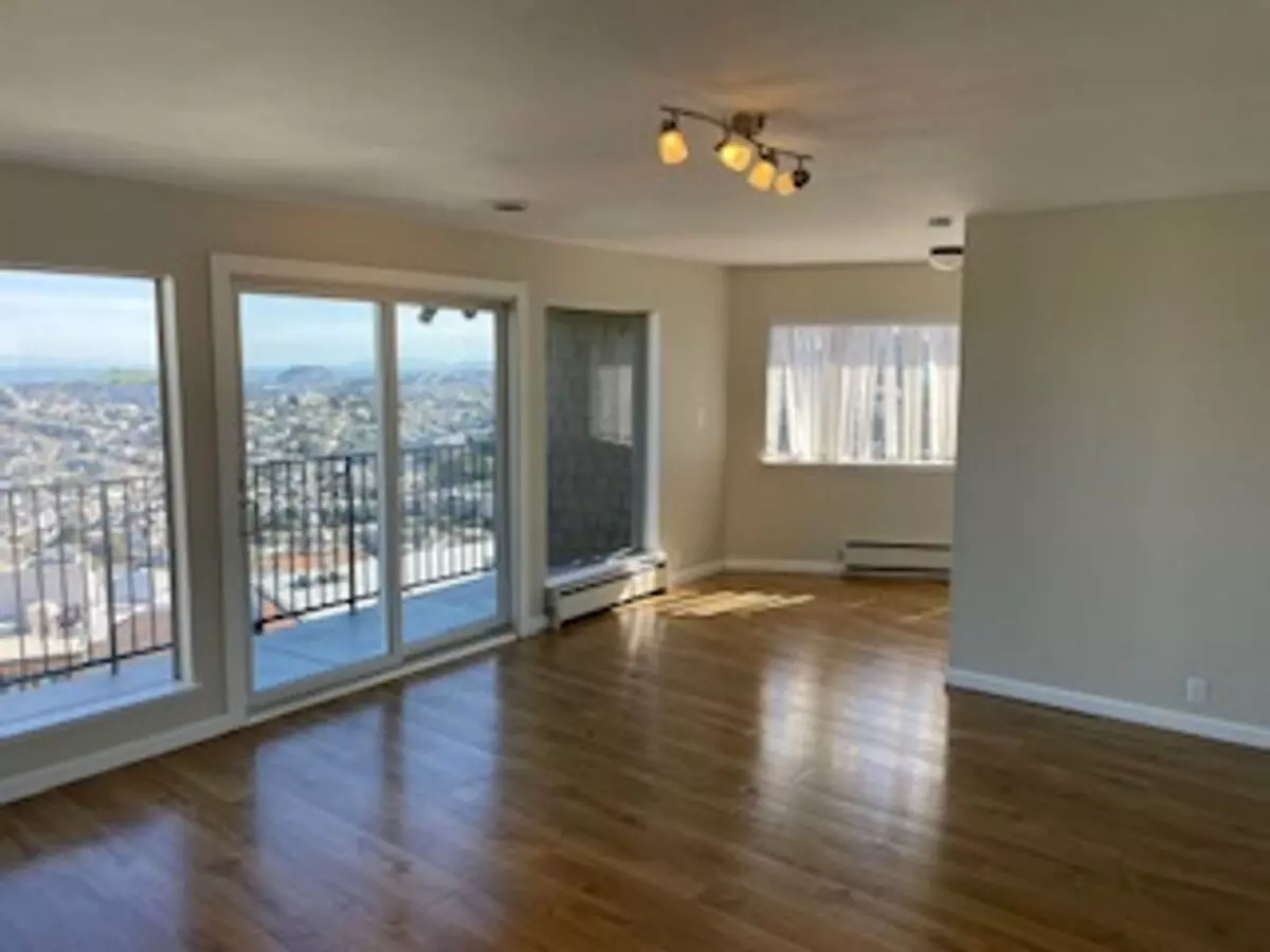 Beautiful Condo With Views From Mt. Olympus!