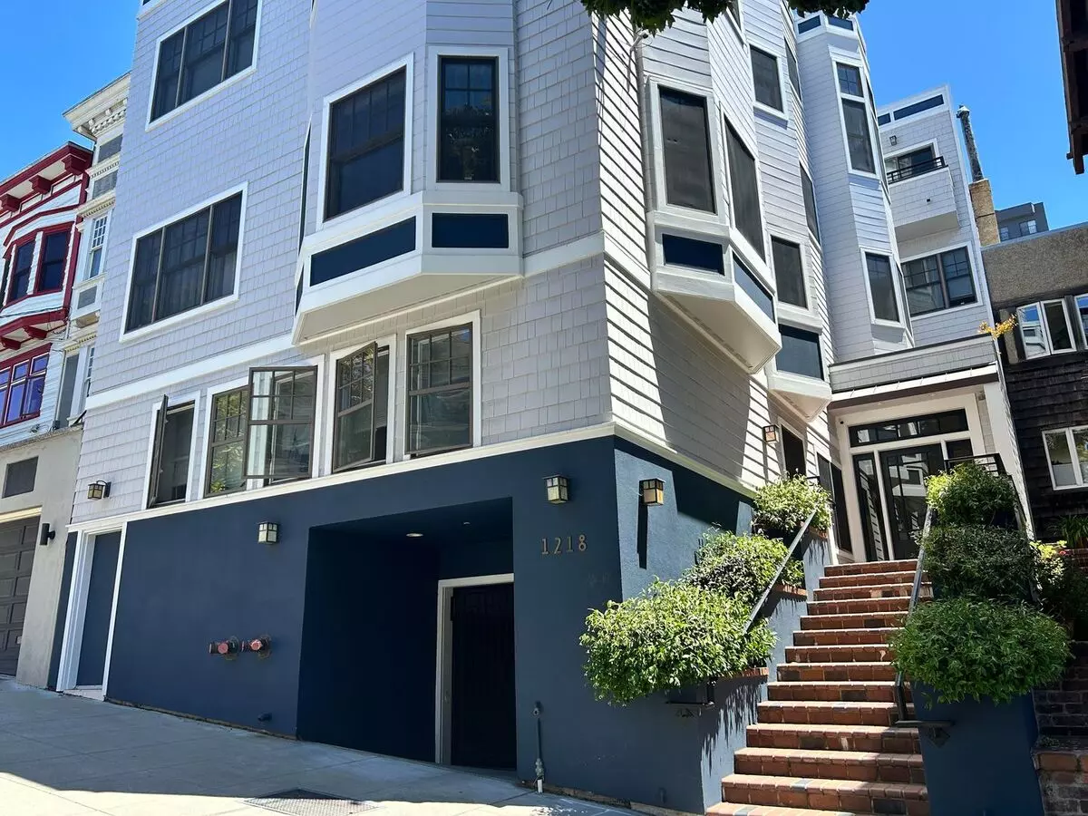 Elegant 2br Top Floor Penthouse Condo In Prime Nob Hill With 2 Car Garage!