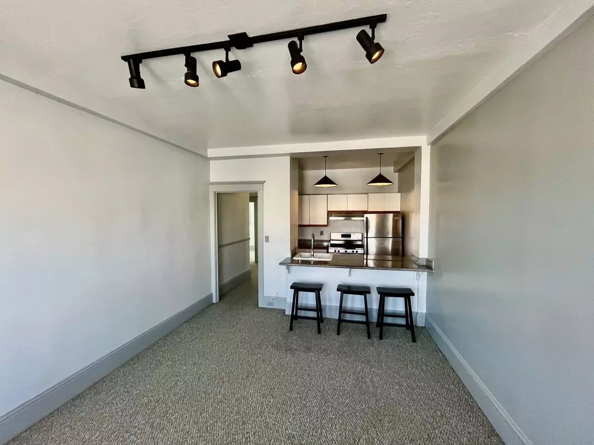 Luxurious Condo Living In Prime Cow Hollow Location!