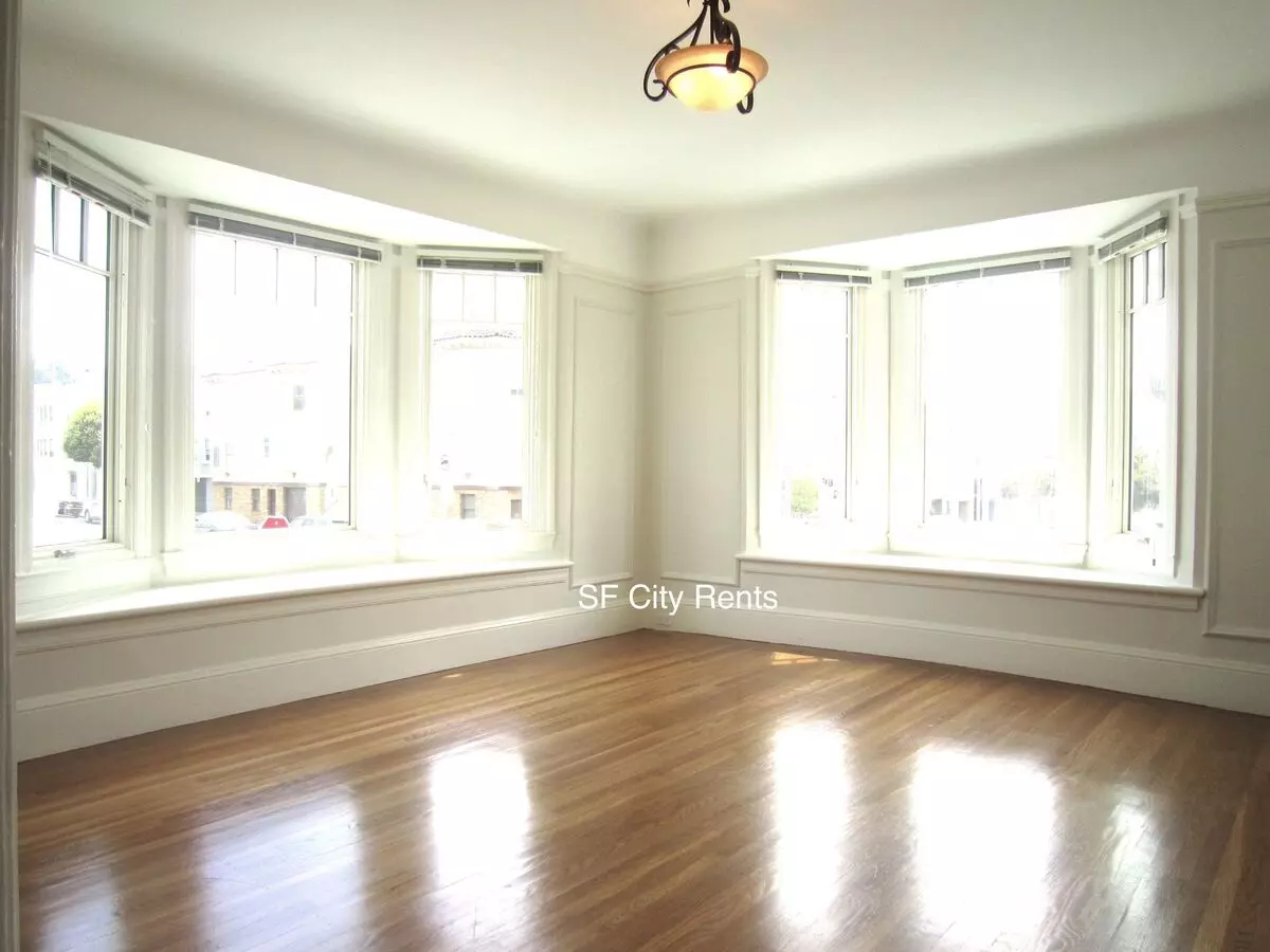 Marina: Renovated Corner Condo W/ Formal Dining Room, Garage Parking & Shared Yard