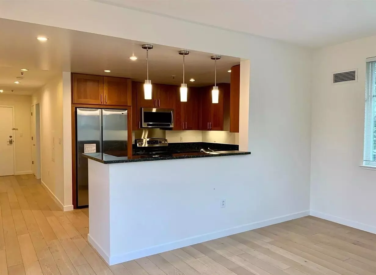 Grand 2 Bedroom Modern Condo in Prime NOPA Location w/ Parking
