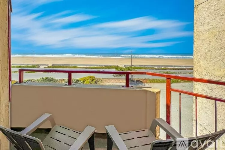 855 La Playa St