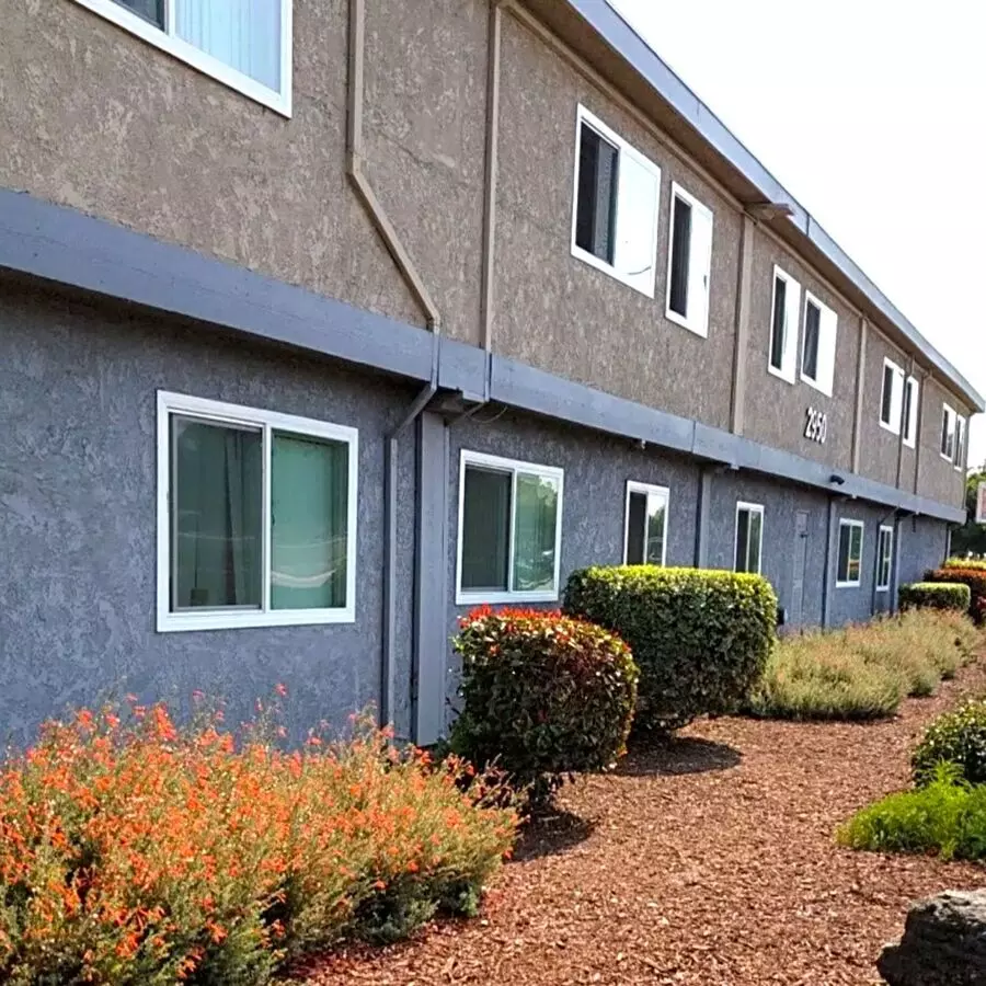 Courtyard Plaza Apartments