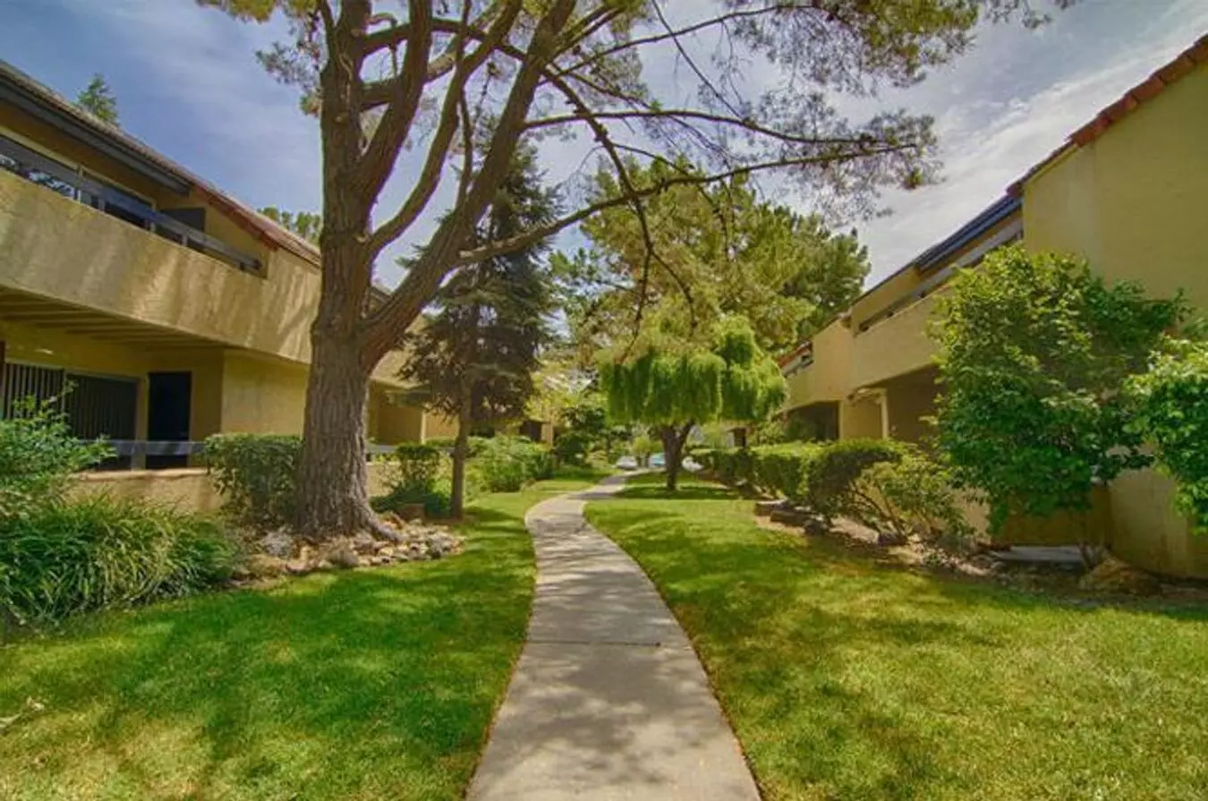 3/2 with Private Patio, Complex Pool, Gym