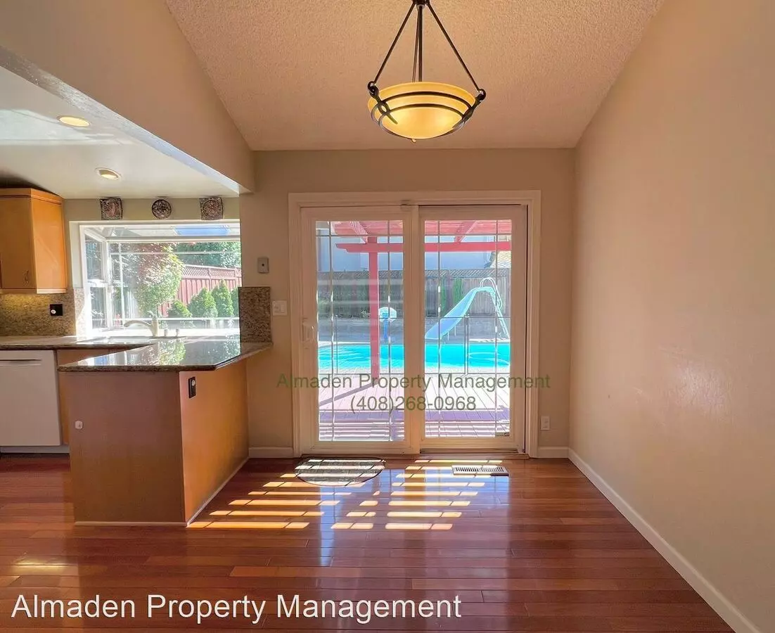 7025 Queenswood Court