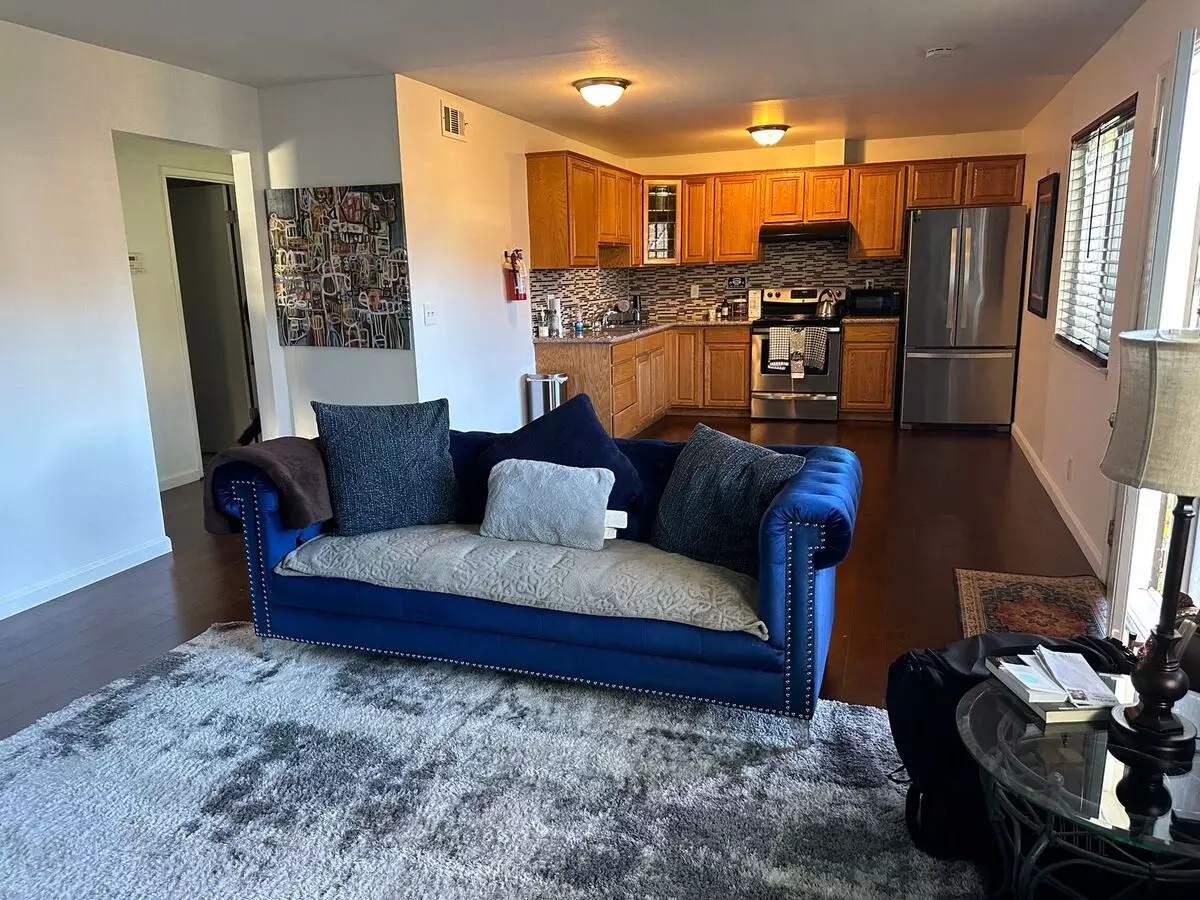 870 Gilchrist Walkway 1