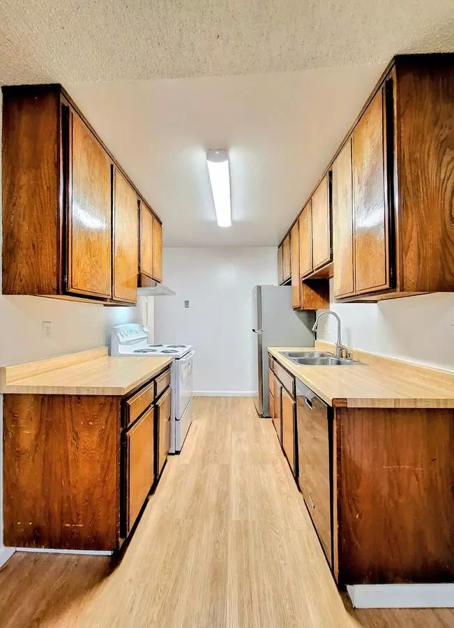 Beautiful 2bd Condo In Gated Community With Pool, Gym, And On-site Laundry