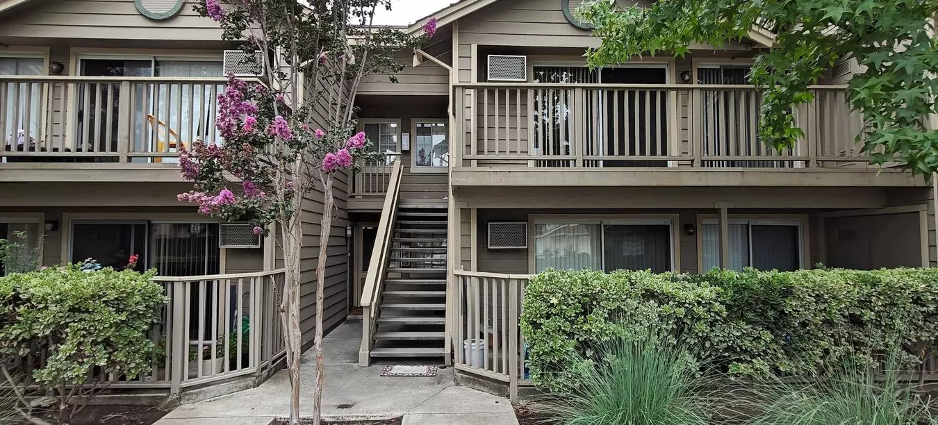 Modern 1BR/1BA Condo Available Now