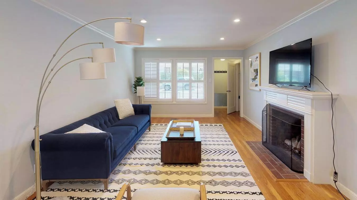 Private Bedroom in Delightful San Mateo Home With Lovely Patio