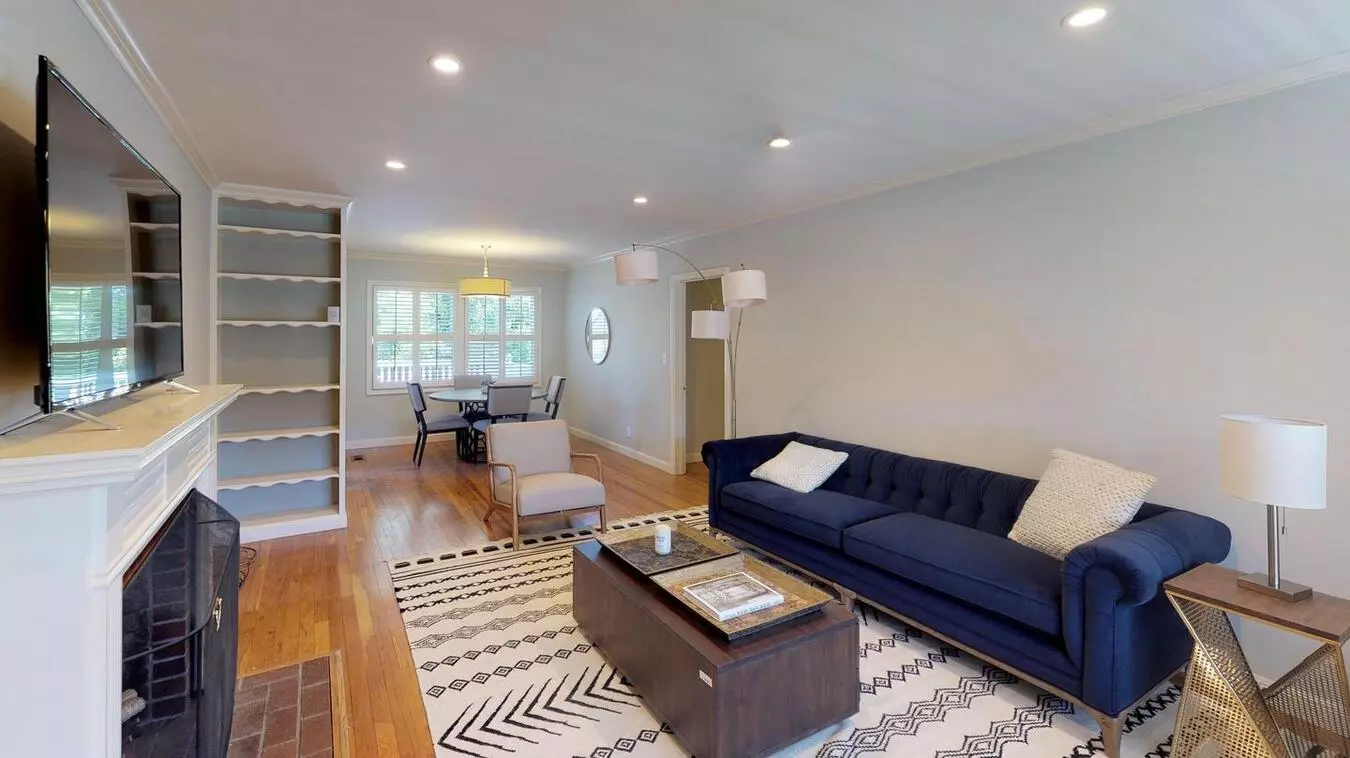 Private Bedroom in Delightful San Mateo Home With Lovely Patio