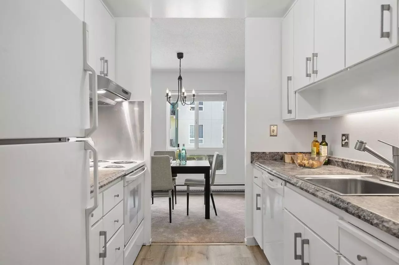 817 N Humboldt ST 411