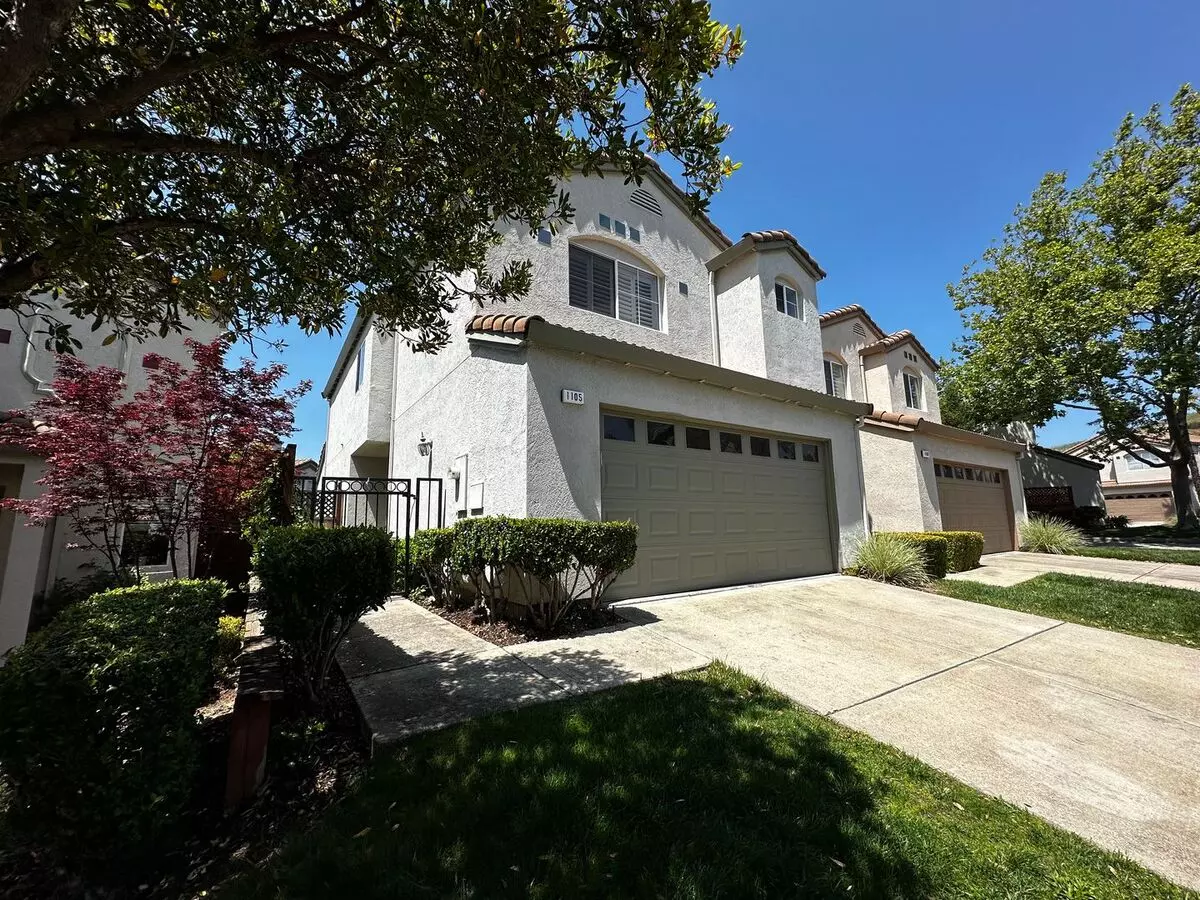1105 Vista Pointe Circle