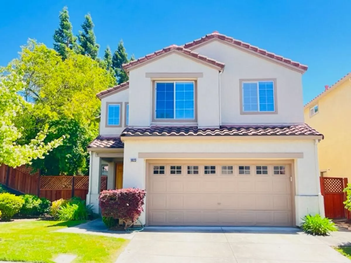 1023 Vista Pointe Circle