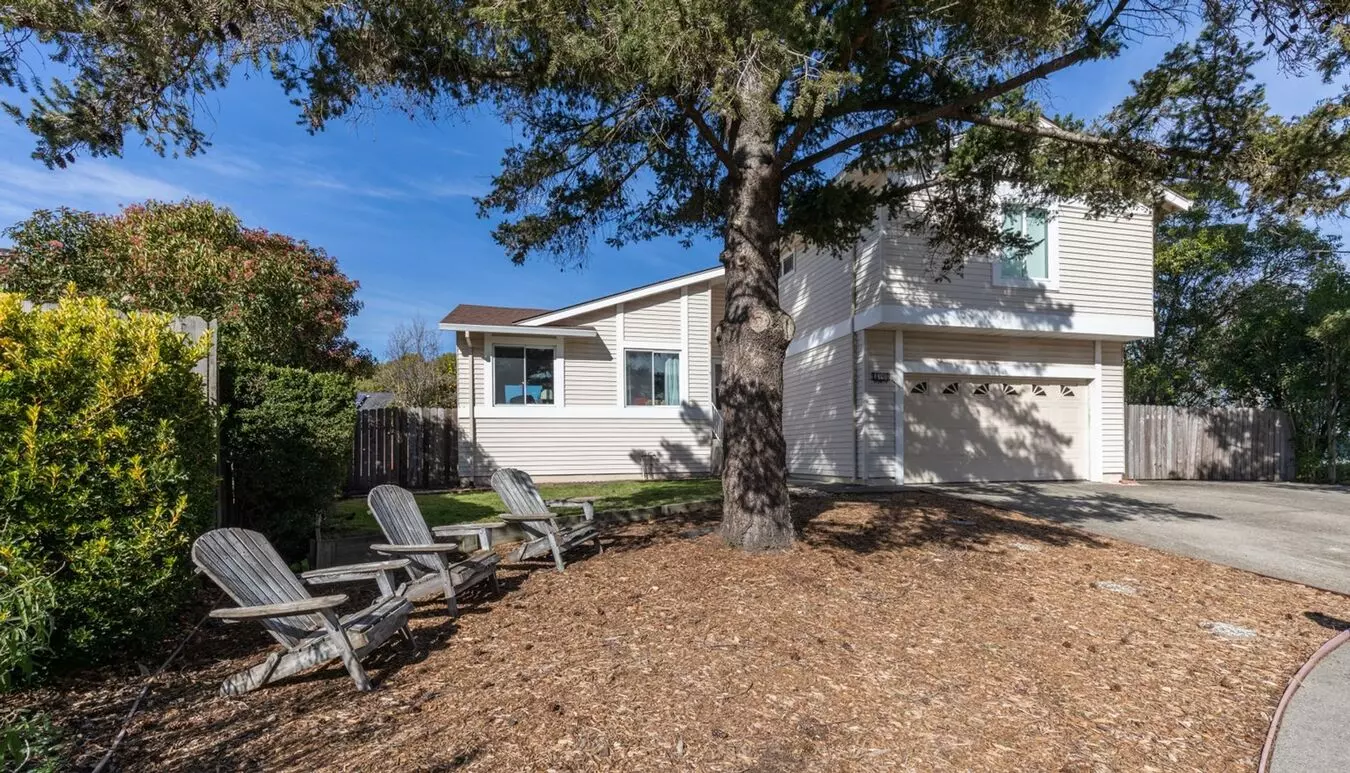 2307 Maria Luz Ct E Santa Rosa, CA 95401